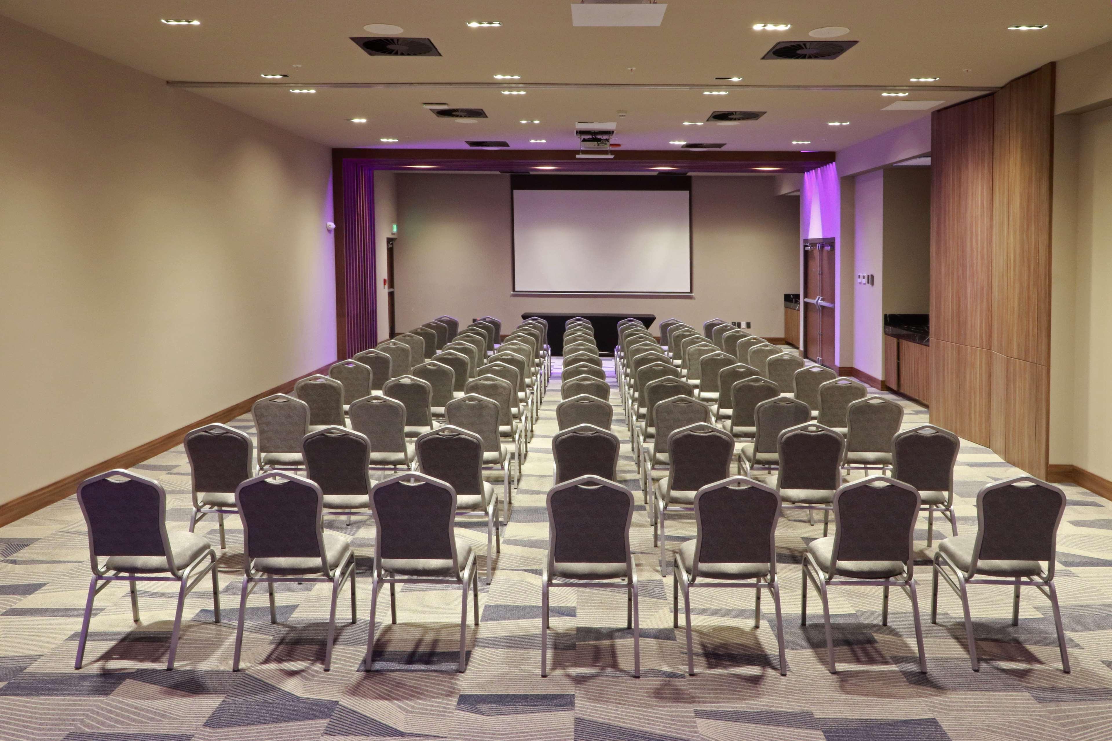 Hilton Garden Obispado Hotel 3*