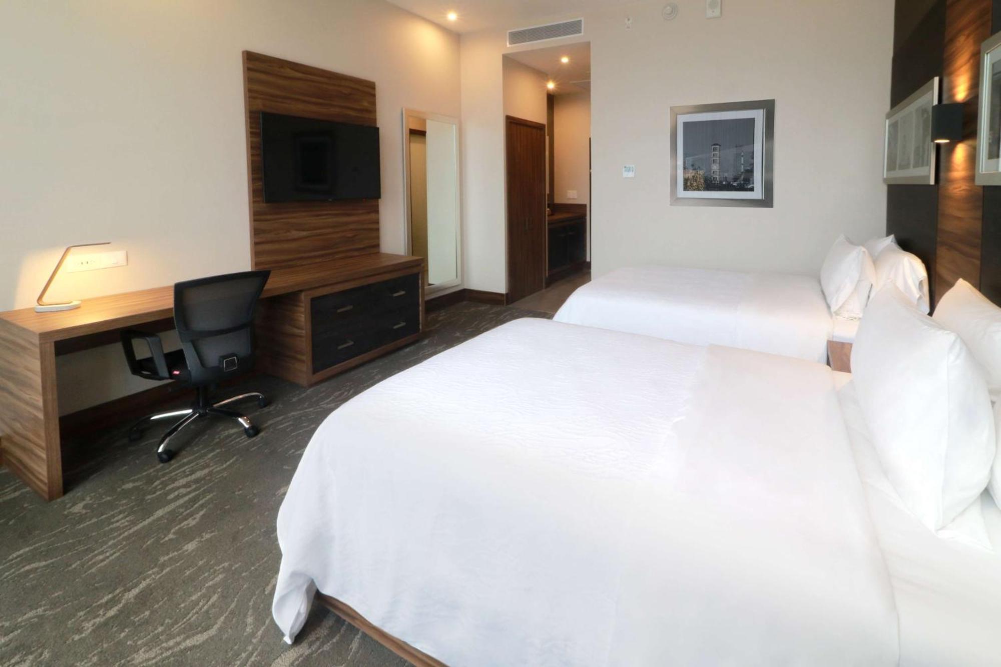 Hotel Hilton Garden Obispado 3*