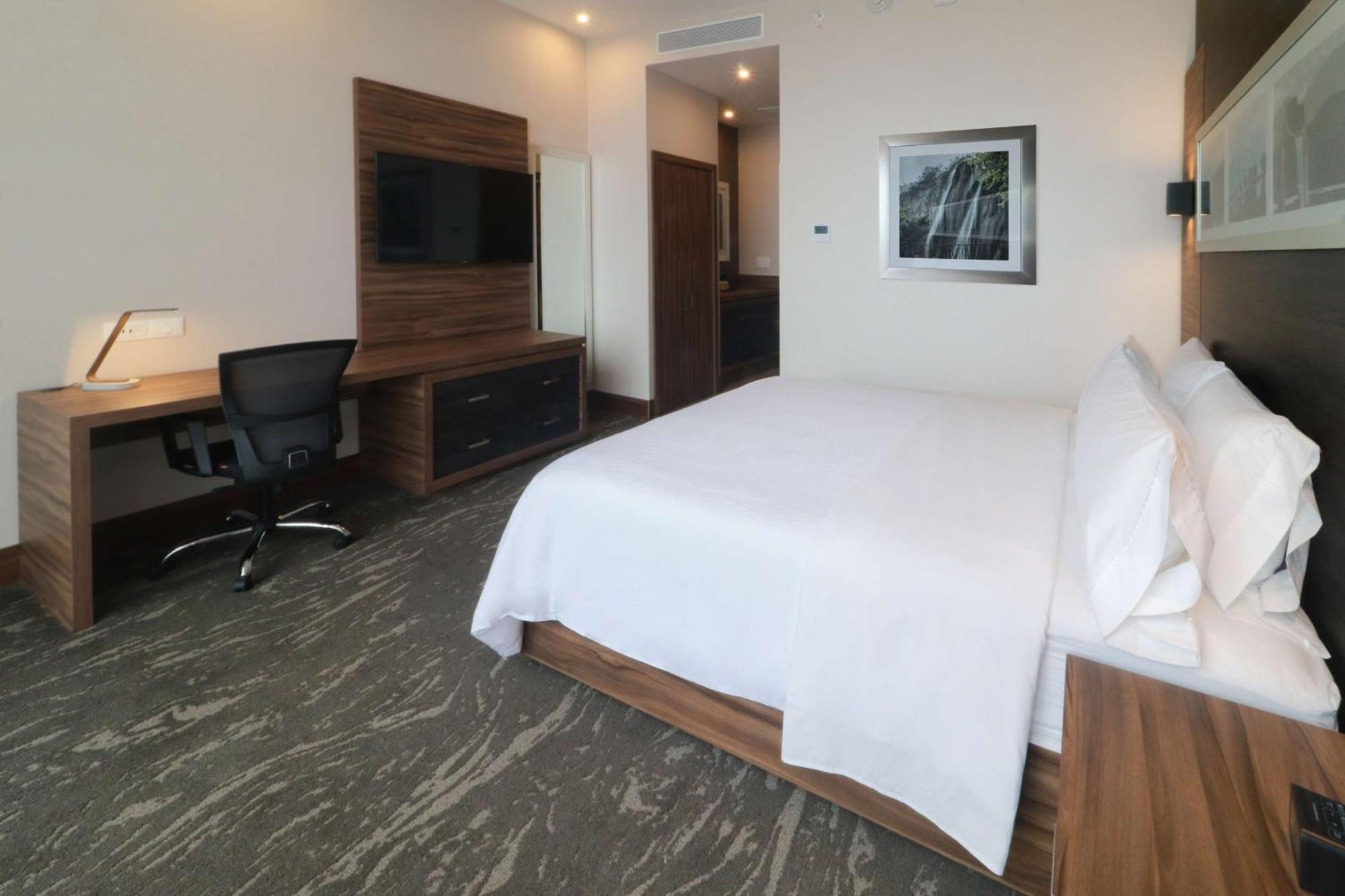 Hotel Hilton Garden Obispado 3*